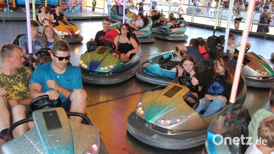 Das Tirschenreuther Volksfest war zur Eröffnung am Fronleichnamstag gut besucht. Festwirt Daniel Feuerer und die Schausteller waren zufrieden. Bild: kro