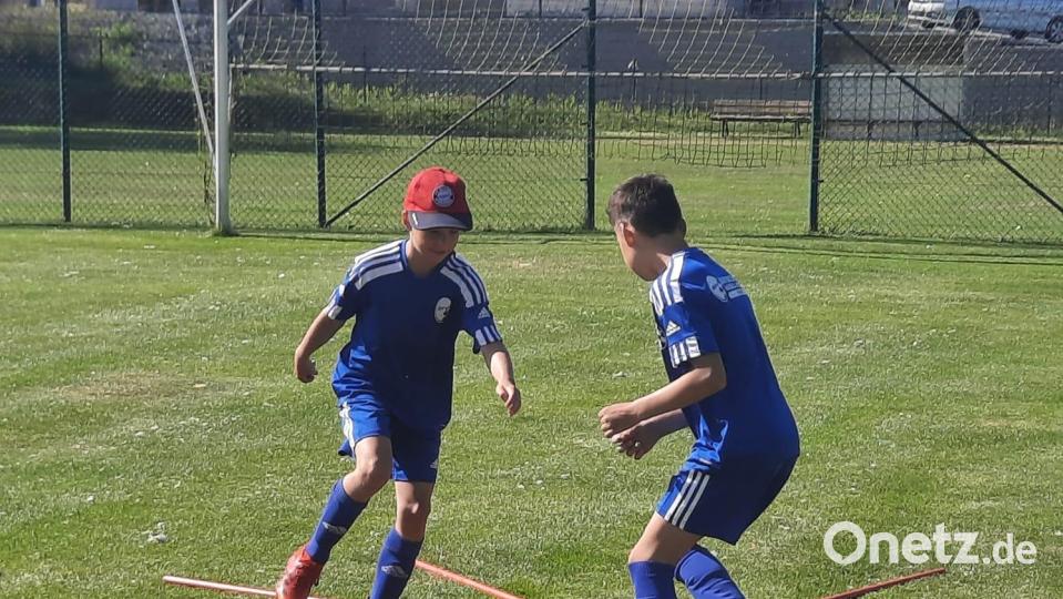 Nicht nur um Fußball, sondern auch um Ernährung oder Sicherheit im Straßenverkehr ging es beim BFV-Fußballcamp, dass die DJK-Fußballabteilung an drei Tagen auf dem DJK-Sportgelände organisiert hatte. Bild: Manfred Lederer