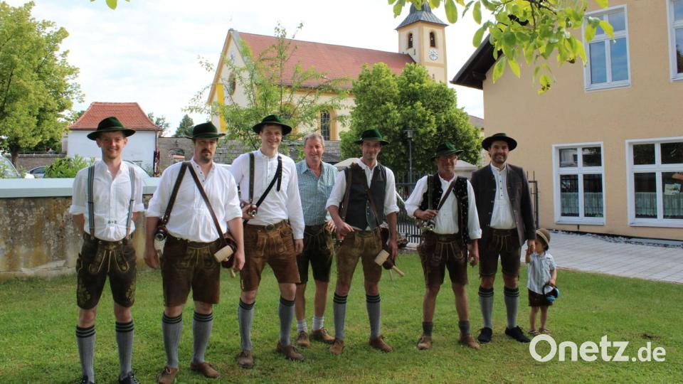 Der grüne Hut ist das Erkennungsmerkmal der Freudenberger Johannisbergschützen (von links): Stefan Koch, Martin Albrecht, Peter Piehler, Reinhard Piehler, Daniel Uschold, Franz Scharl und Matthias Bösl mit Sohn. Bild: gri