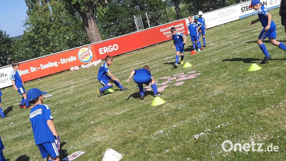 Nicht nur um Fußball, sondern auch um Ernährung oder Sicherheit im Straßenverkehr ging es beim BFV-Fußballcamp, dass die DJK-Fußballabteilung an drei Tagen auf dem DJK-Sportgelände organisiert hatte. Bild: Michael Kippes