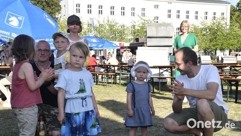 Skeptische Blicke bei den Kleinen, Freude bei den Großen. Bild: Petra Hartl