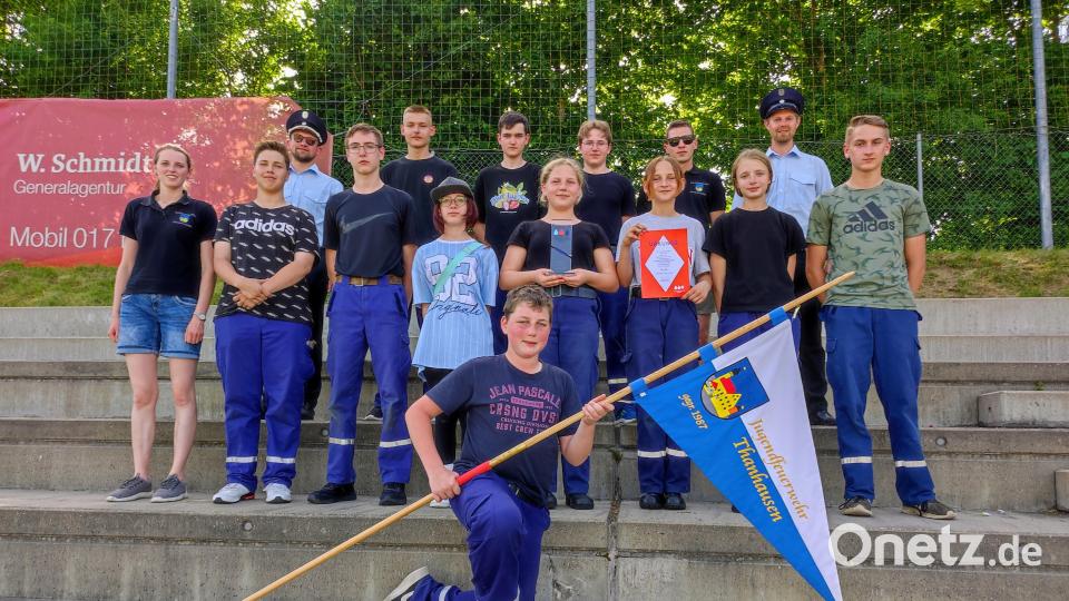 Der Feuerwehrnachwuchs aus Thanhausen belegte den zweiten Platz. Im Bild die Vize-Bayernmeister mit stellvertretendem Jugendwart Philipp Sertl (hinten links) und Jugendwart Jonas Hofmann Jugendwart Florian Sölch. Bild: Feuerwehr Thanhausen/exb