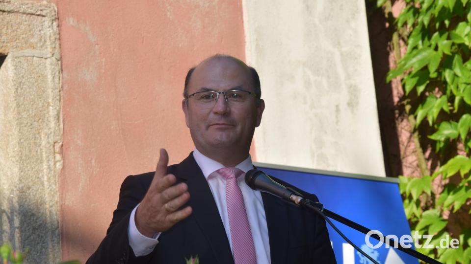 Die Gemeinde Püchersreuth zeigt, was Gutes entstehen kann, wenn wir den Kommunen die gemeindliche Selbstverwaltung überlassen. (Bayerns Finanz- und Heimatminister Albert Füracker) Bild: fz