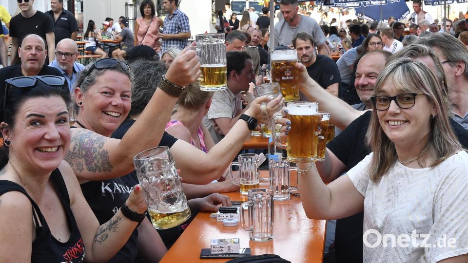 Bei Maidenhead am Malteserplatz ließ es sich gut zuprosten. Bild: Petra Hartl