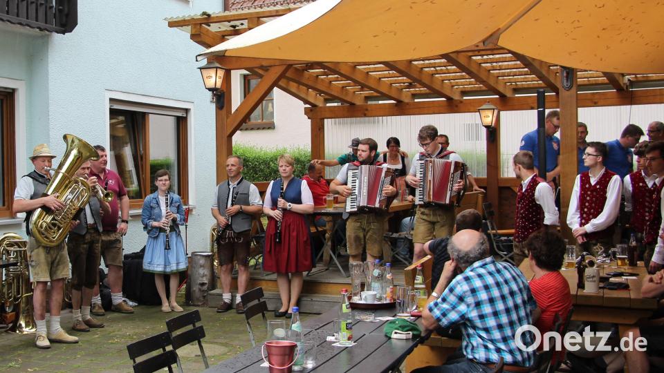 Die Kirchenreinbacher Spitzboum in Aktion an ihrem Jubeltag. Bild: ds
