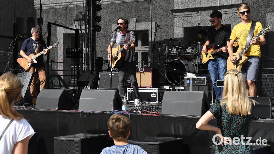 Supersonic spielten auf dem Schrannenplatz. Bild: Petra Hartl