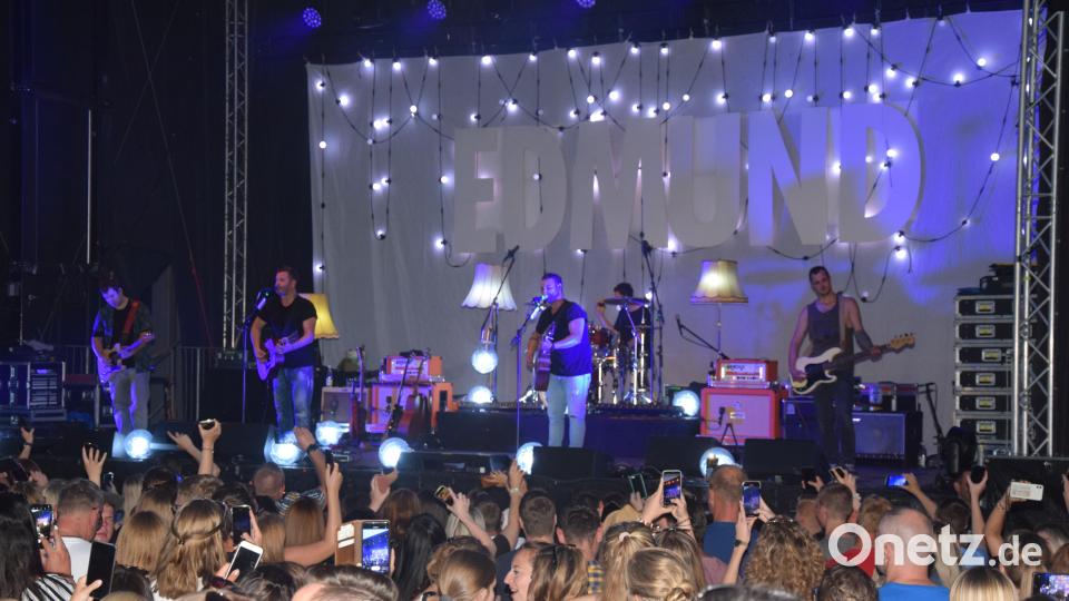Das Duo "Edmund" mit Band bringt Austropop beim "Campus-Open-Air" nach Weiden. Bild: fz