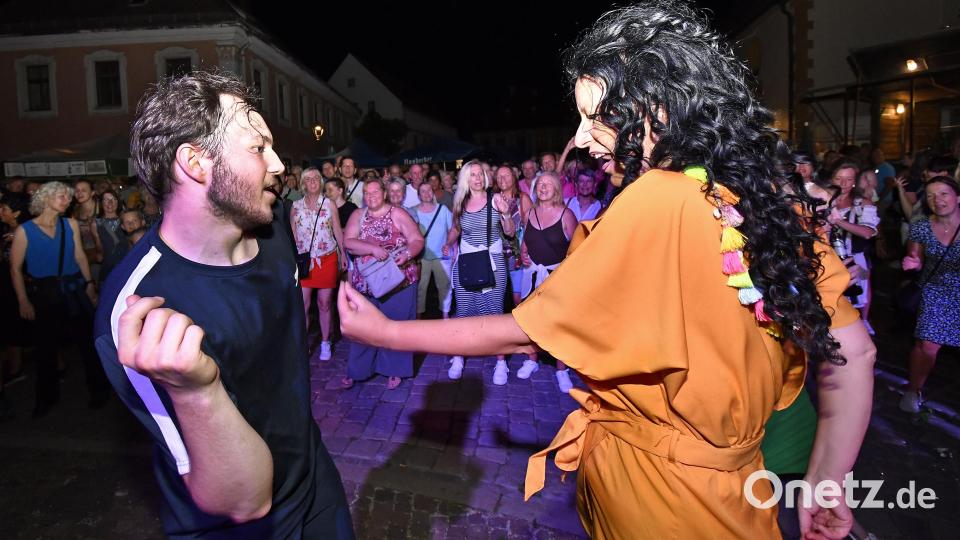 Tanzen, was das Zeug hält bei Intermezzo auf dem Schrannenplatz. Bild: Petra Hartl