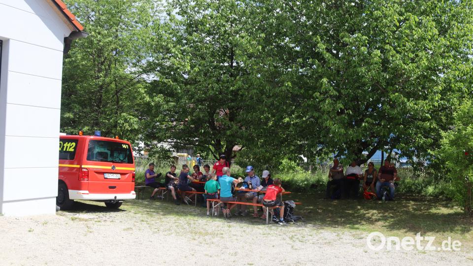 Pause für die Wallfahrer in Ransbach bei Familie Winter, versorgt von der Feuerwehr Rieden und Familie Kotz. Bild: mrr