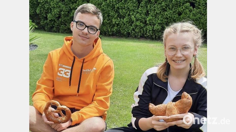 Austausch auch kulinarisch: Kiliann Cappelletti aus Frankreich und Alexia Frescher tauschen elf Wochen Croissant und Brez`n. Bild: ero