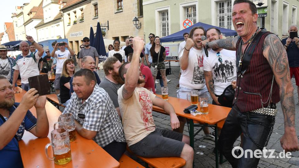 Zur Musik von Maidenhead ließ es sich auch gut feiern. Bild: Petra Hartl