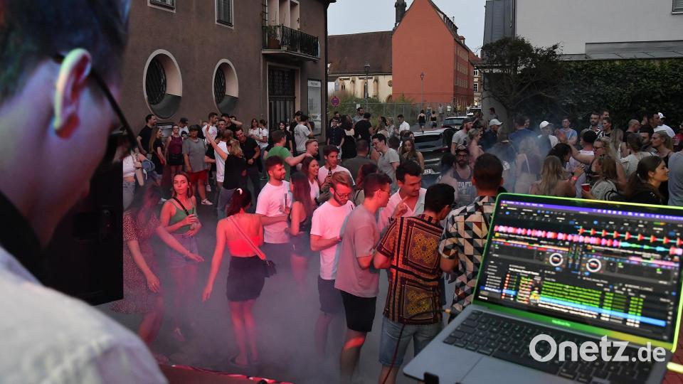 DJ-Musik gab&#039;s beim Eisenherz. Bild: Petra Hartl