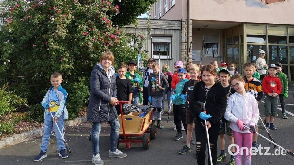 Müll-Sammelaktion der Grundschule Krummennaab. Bild: Grundschule Krummennaab/exb