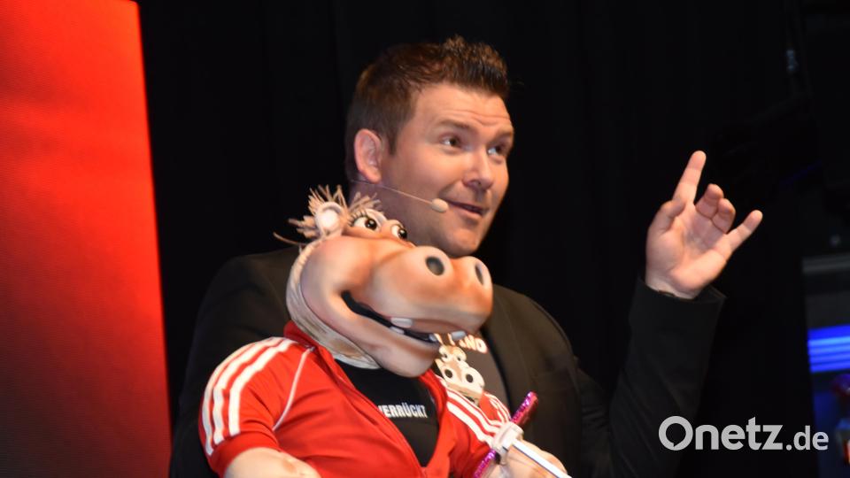 Sebastian Reich mit Nilpferd-Dame &quot;Amanda&quot;. Bild: hcz