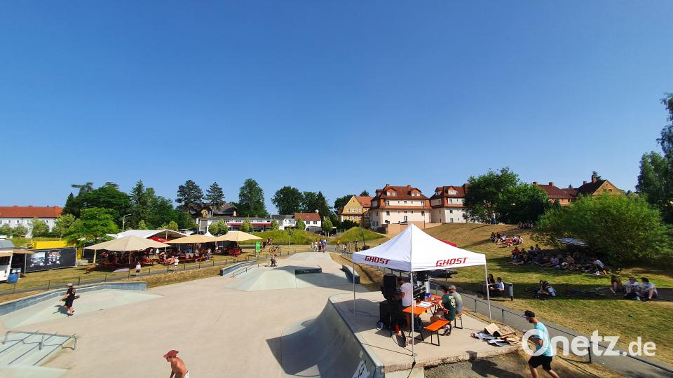 Trotz der Hitze waren beim Skate-Contest am Samstag auf dem Freizeitgelände &quot;Werk B&quot; rund 35 Leute dabei. Bild: Sk8-Crew Waldsassen/exb