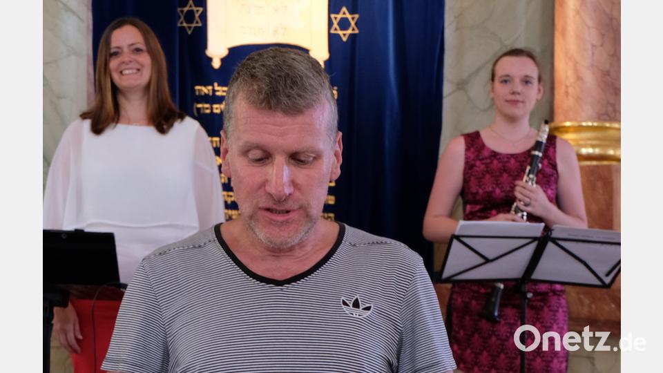Sie waren Garanten für einen eindrucksvollen und nachdenklichen Konzertnachmittag am Sonntag in der Flosser Synagoge. Von links: Stefanie Gröger, Wolfgang Göldner und Franka Plößner. Bild: le