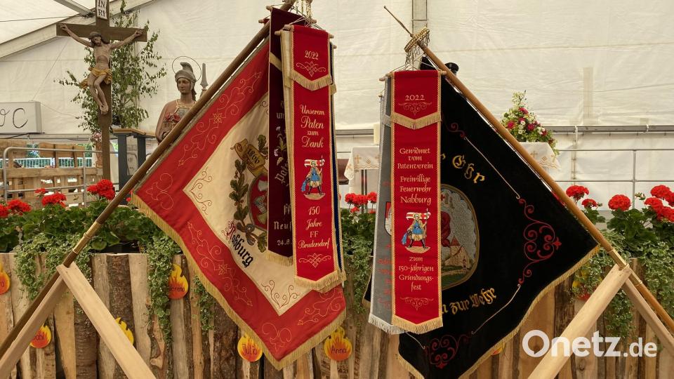 In ihren Aufgaben durch den Schutz des Hl. Florian und auch freundschaftlich verbunden: Die Feuerwehren Brudersdorf und Nabburg. Bild: aub