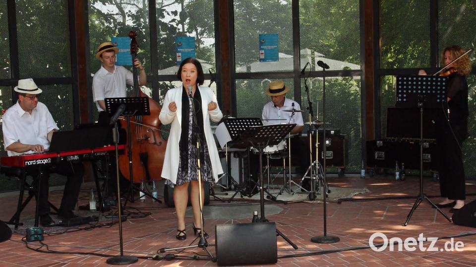Den offiziellen Auftakt des Serenadensommers gestalten Svenja Kruse und die vier Musiker des Schlossensembles. Bild: R. Kreuzer