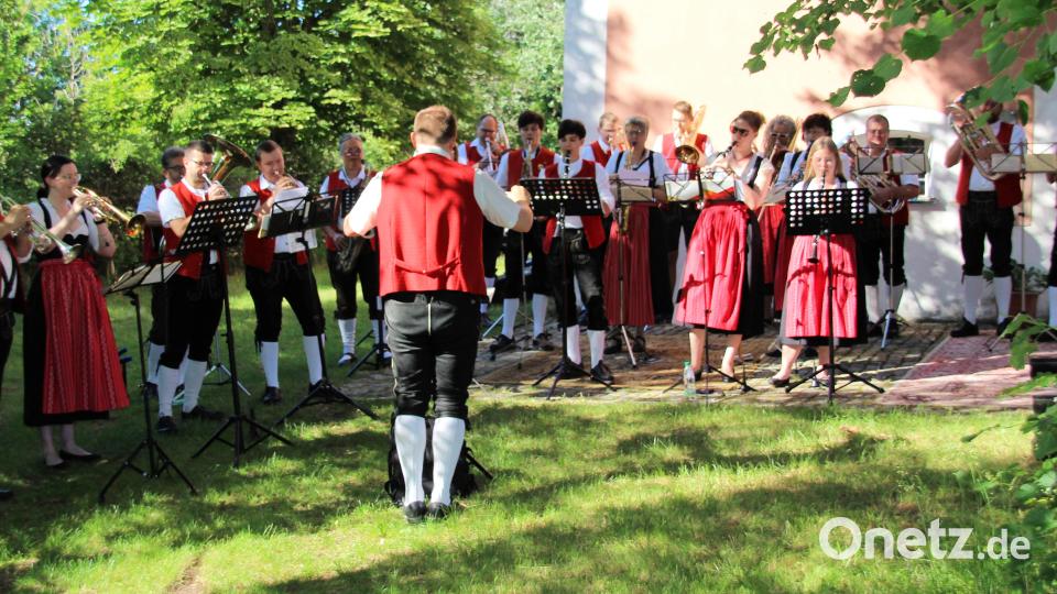 Die kirchliche Blaskapelle St. Ägidius umrahmte den Gottesdienst. Bild: bjo