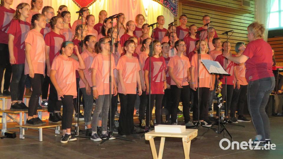 Kompakt präsentierte sich der Chor. Bild: adj