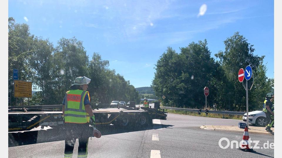 An der Anschlussstelle Luhe-Wildenau wurde der Verkehr während der Vollsperrung ausgeleitet. Bild: Gabi Schönberger