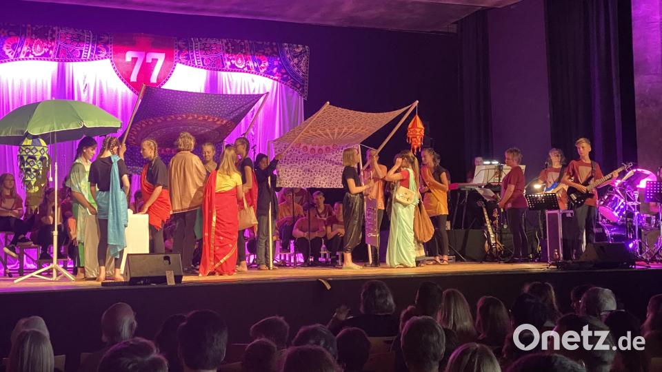 Szenenbild aus dem Musical "77". Bild: Angelika Würner/exb