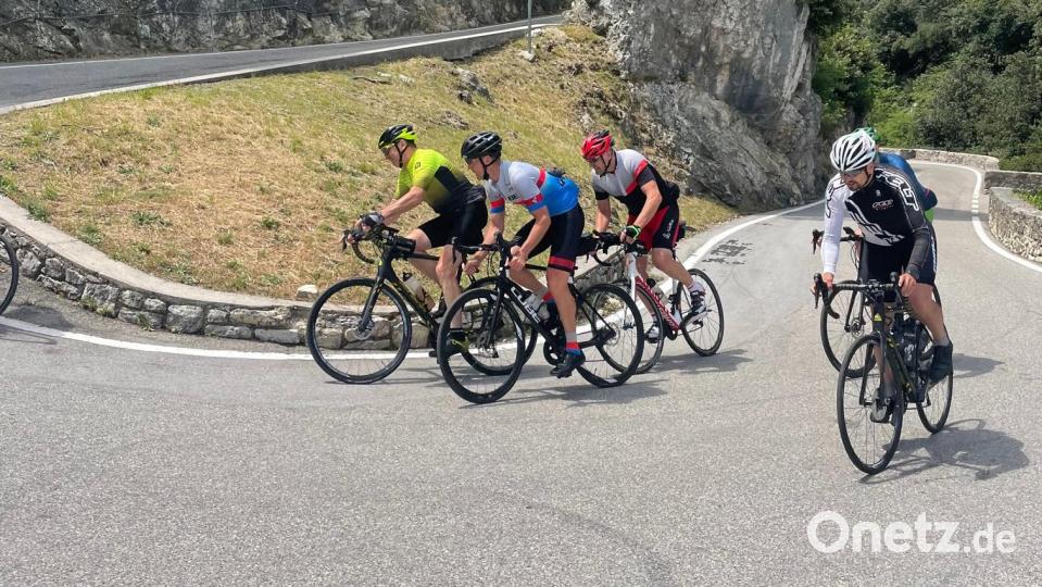 Und rum um die Kurve auf den steilen Passstraßen. Bild: Flieger/exb