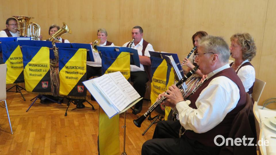 Die Klarinetten-Musi umrahmt die Feier. Bild: adj