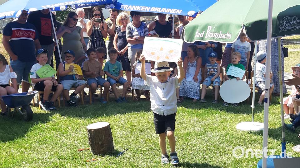 &quot;Miameisl, wie es singt und lacht&quot; : Die Kinder begeisterten mit ihrem Stück. Bild: gis
