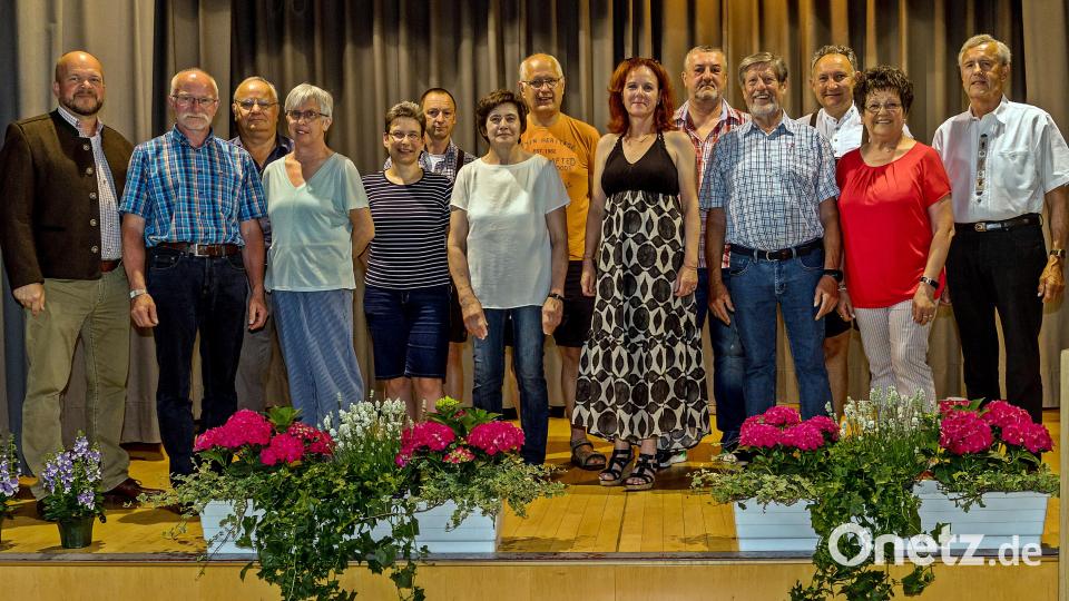 Bei der Neuwahl erhielt Vorsitzender Hermann Bolz (links) alle Stimmen. Bild: R. Kreuzer