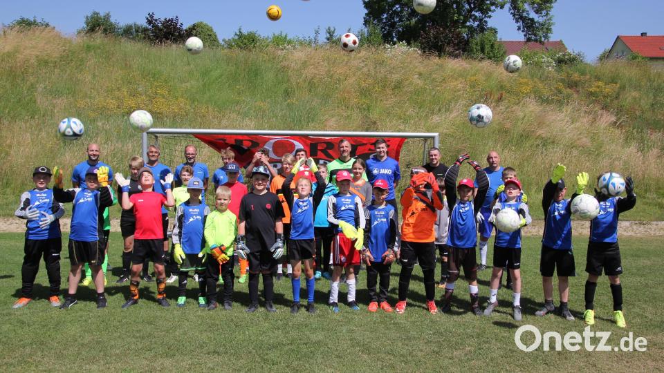 Spielfreude pur zeigten die 26 Nachwuchskeeper beim 10. Torwartcamp von Huberth Rosner. Bild: kro