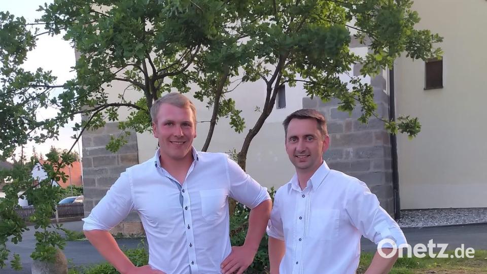 Links: der neue 1. Vorstand Manuel Heidenreich, rechts: der alte Vorstand Manuel Plößner. Bild: Christian Renner