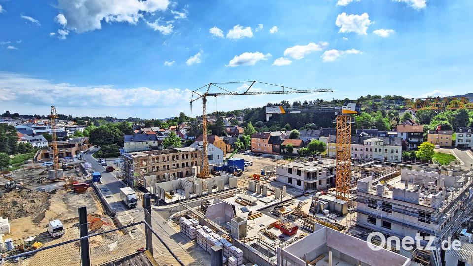 Auf dem Benker-Areal entsteht derzeit ein großer neuer Stadtteil mit Wohnungen und neuen Büros sowie einem Parkhaus. Eine exquisite Wohnlage im Zentrum und im Grünen zugleich. Bild: Biczysko/fph
