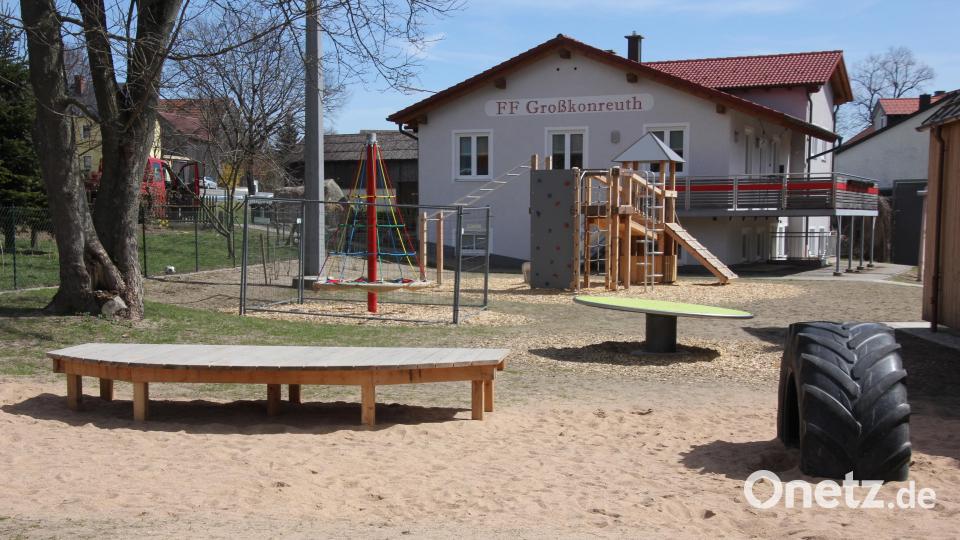 Der neue, großzügig gestaltete Kinderspielplatz am Anger erhält am Sonntag den kirchlichen Segen. Bild: kro