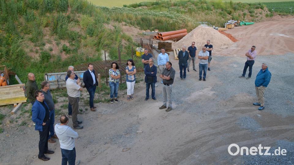 Der Bauausschuss vor dem Faulturm. Bild: ak