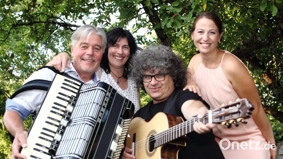 Zum Jubiläums-Konzert kommen &quot;Petico Carene&quot; aus Neukirchen ins Etzelwanger Bad. Bild: Petico Carene/exb