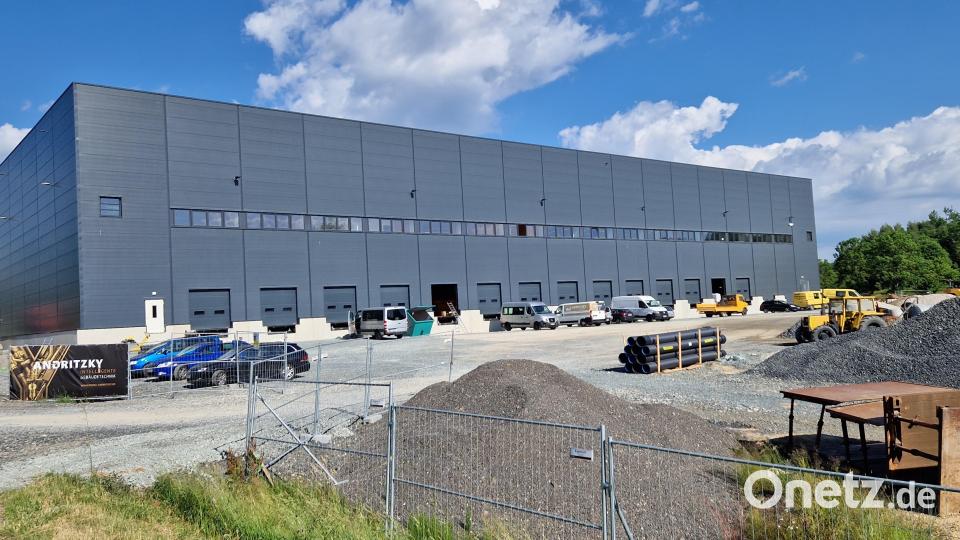Der Waldershofer Fahrradhersteller Cube expandiert weiter: Im Marktredwitzer Industriegebiet Rathaushütte steht diese Halle kurz vor der Fertigstellung. Bild: Biczysko/fph