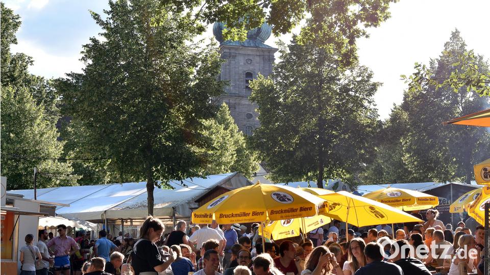 In direkter Nähe zur Wallfahrtskirche lässt es sich gut feiern. Bild: Stephan Huber