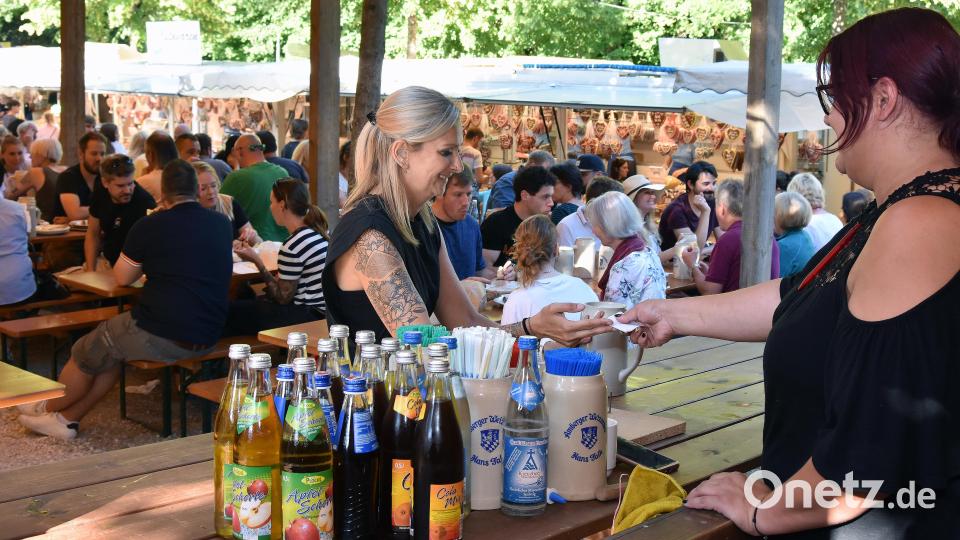 Das ist der Beweis. Beim Bergfest in Amberg gibt es nicht nur Alkohol. Bild: Stephan Huber