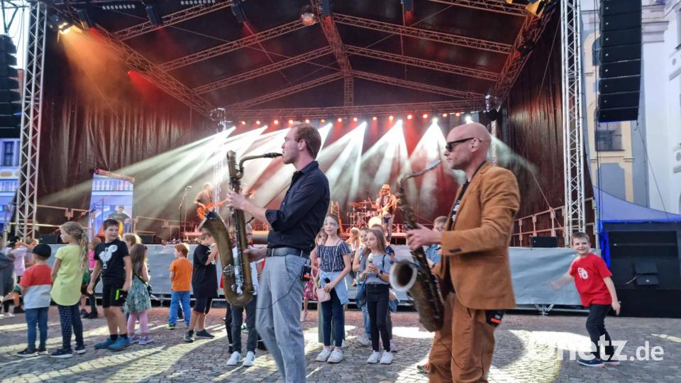 Die Musiker begaben sich dabei immer wieder mal unter das Publikum. Bild: lym