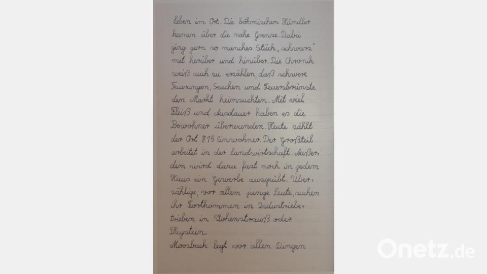 Im Jahr 1955 haben Schüler aus dem damaligen Altlandkreis Vohenstrauß ein Heimatkundebuch entwickelt, das nun beim Heimatkundlichen Arbeitskreis landete. Es ist ein wahres Schmuckstück und ist nun, dank des Kreisheimatpflegers Peter Staniczek, der Öffentlichkeit zugängig. Bild: dob