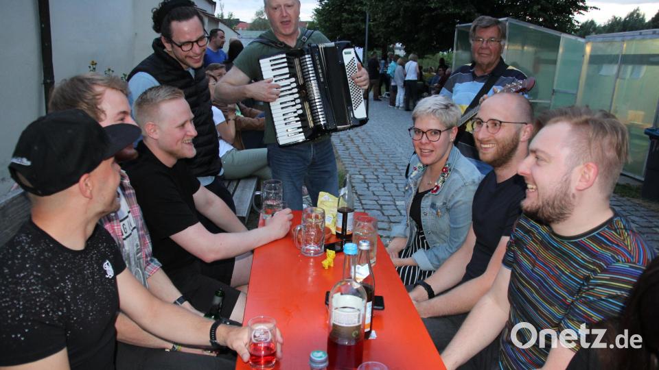 Party-Stimmung am Rande des Fischhofparks. Bild: kro