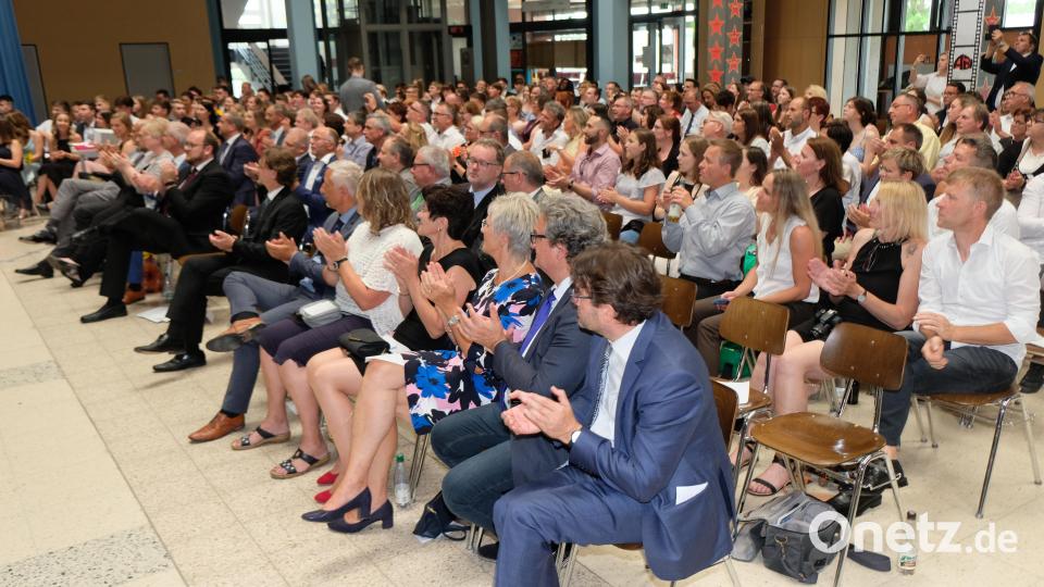 Die gesamte Schulfamilie feierte mit Bild: do