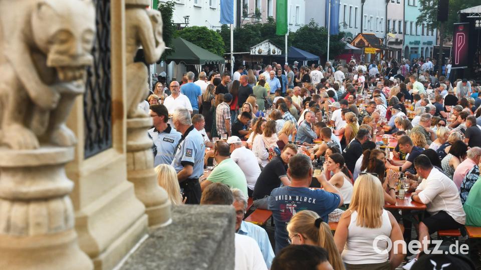Endlich wieder Musik und Party: Das Bürgerfest in Weiden 2022. Bild: Gabi Schönberger