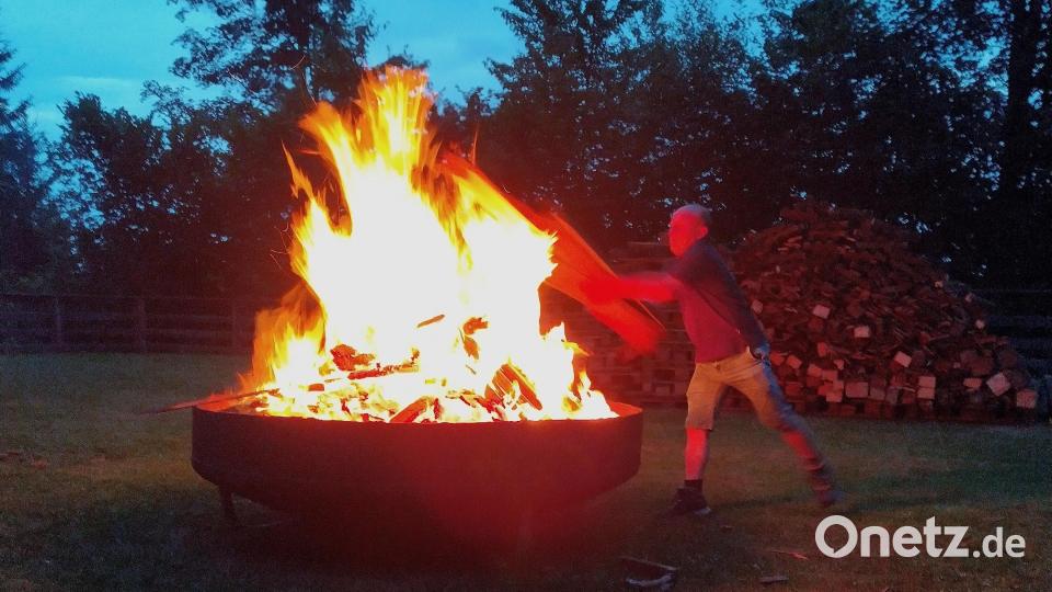 Johannisfeuer am Fußballplatz in Kleinschwand. Bild: rfi