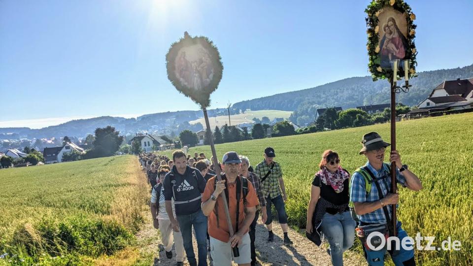 Nach Raigering kommt für die Wallfahrer der letzte Anstieg, das Ziel ist bereits nahe. Bild: fdl
