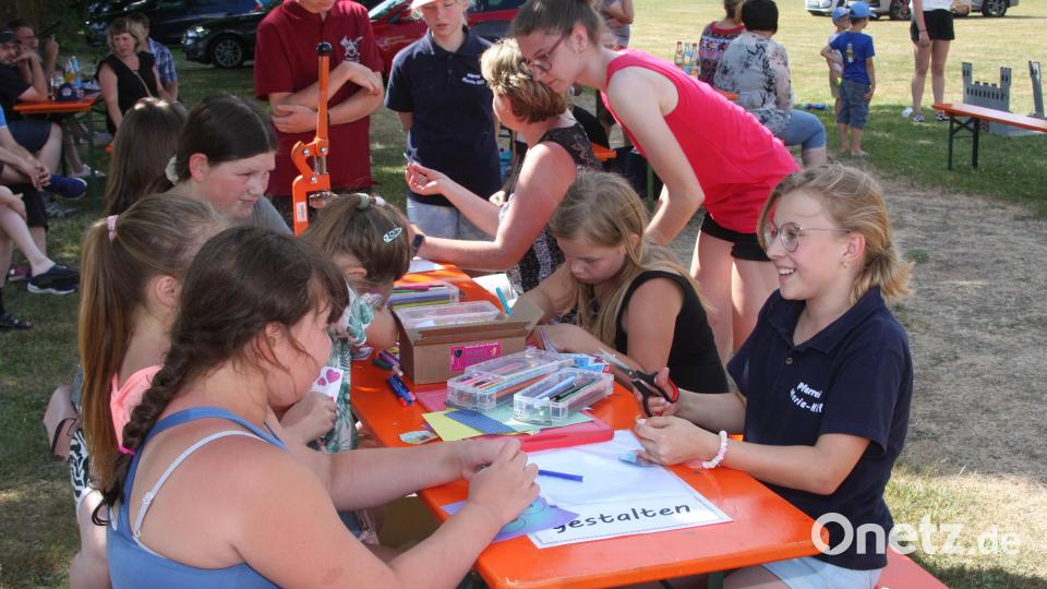 Die Kinderbelustigung, ein Angebot der Minis, fand bei den Kleinen guten Anklang. Bild: wro