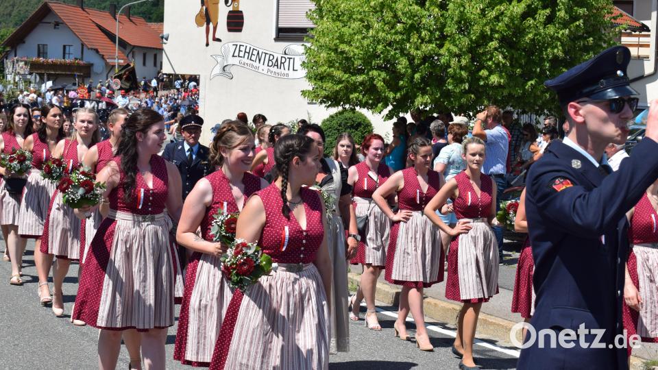 Die Festdamen fiebern bereits dem nächsten Fest entgegen. Bild: bnr