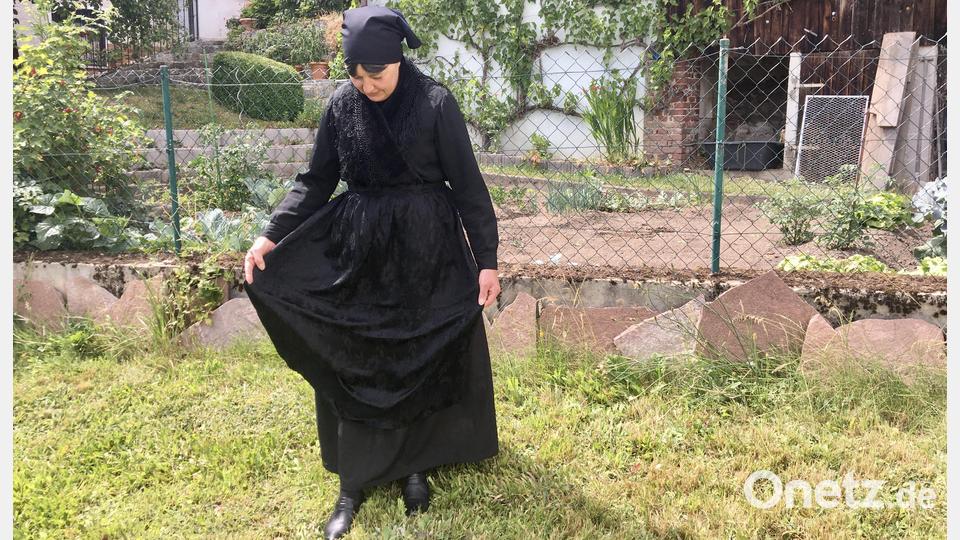 Die Festtagstracht einer Bäuerin aus der Gemeinde Freudenberg: Beim neuen Theater der Freudenberger Bauernbühne wird das Original-Kleid zu sehen sein. Bild: gri