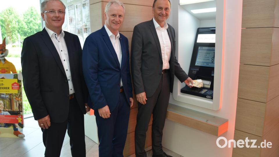 Vorstandsvorsitzender Karl Völkl und seine Kollegen Robert Stahl und Werner Bäumler (von rechts) wollen die Wirtschaftskraft in der Nordoberpfalz bündeln. Bild: dob